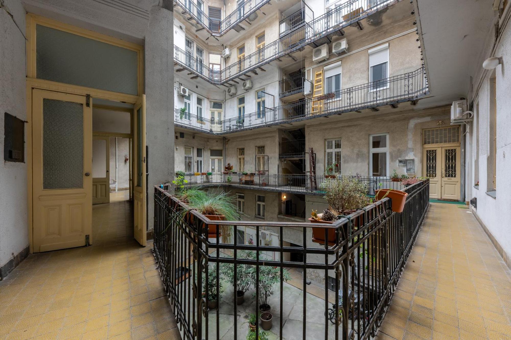 A Quiet Studio In The Heart Of The City Budapest Ngoại thất bức ảnh