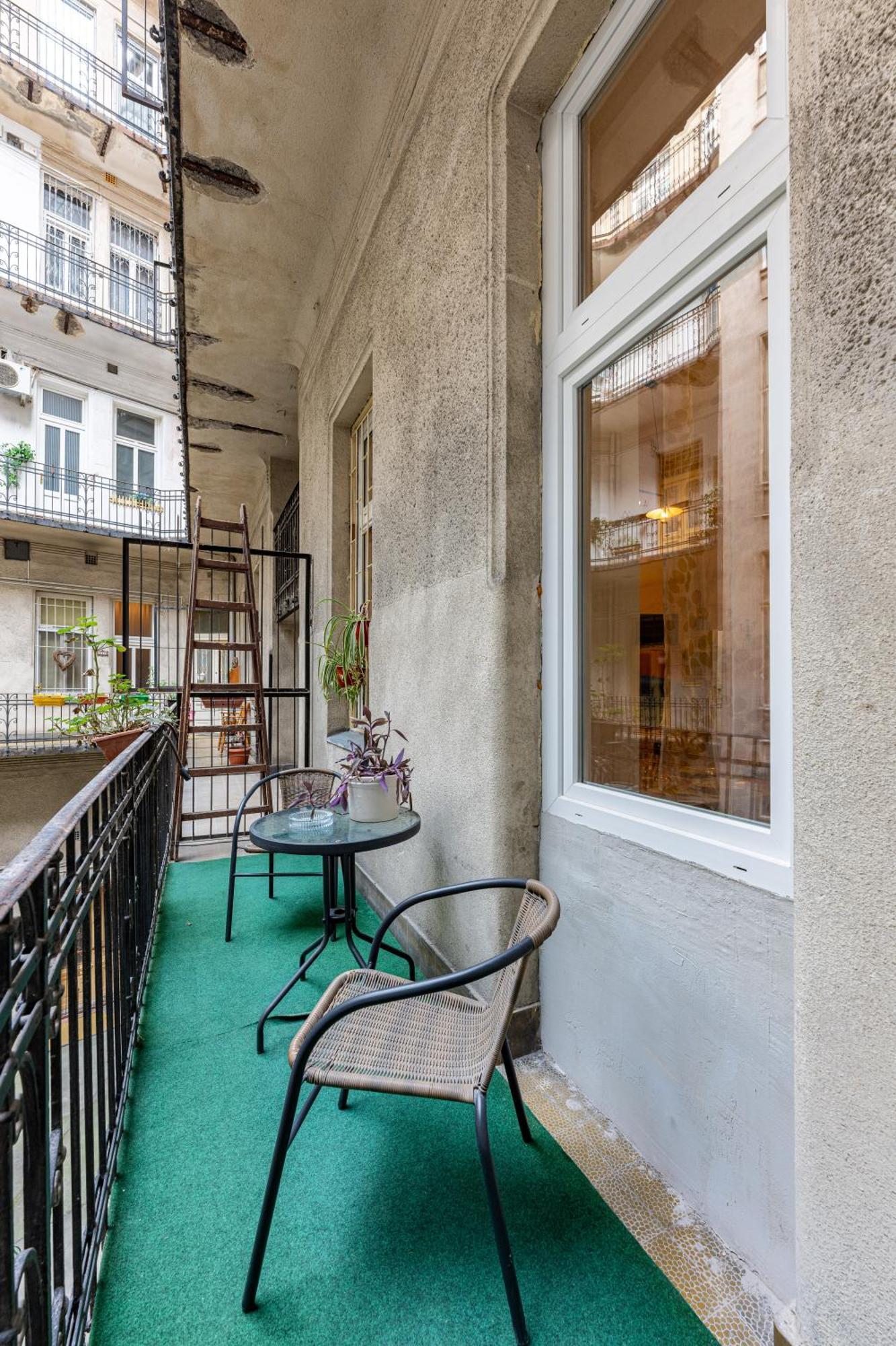 A Quiet Studio In The Heart Of The City Budapest Ngoại thất bức ảnh